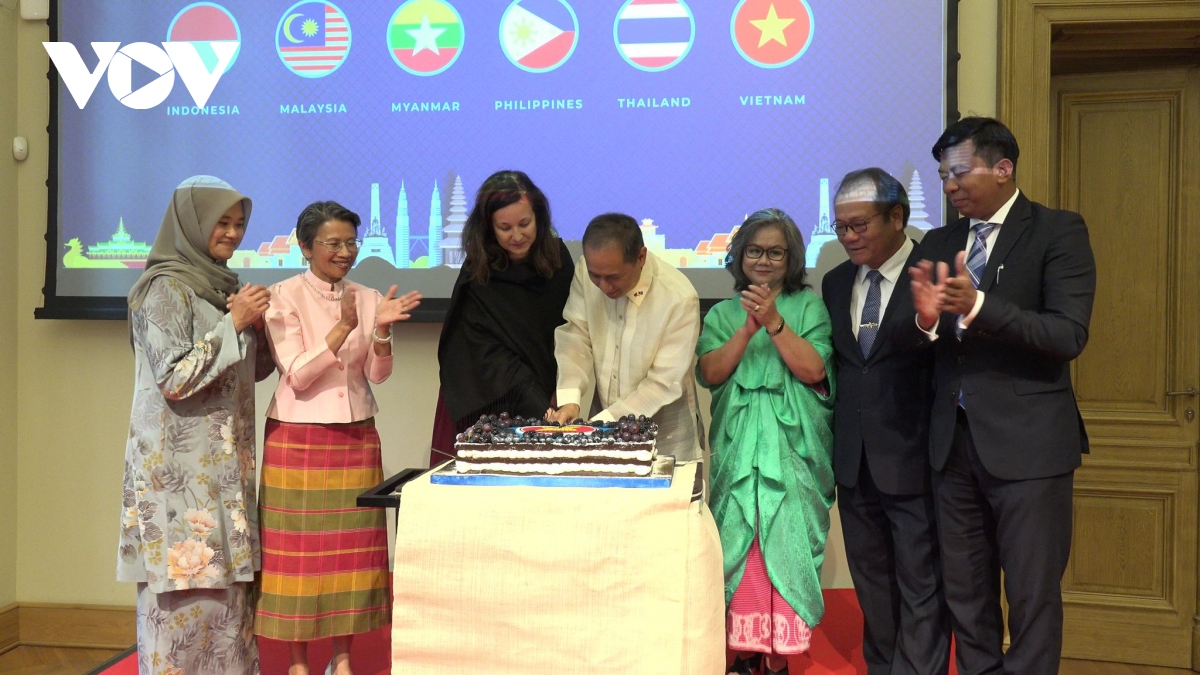 Đặc sắc lễ kỷ niệm 56 năm ngày thành lập ASEAN tại Cộng hòa Séc
